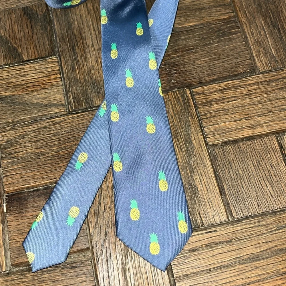 Crewcuts 100% silk tie blue with pineapple pattern length 42